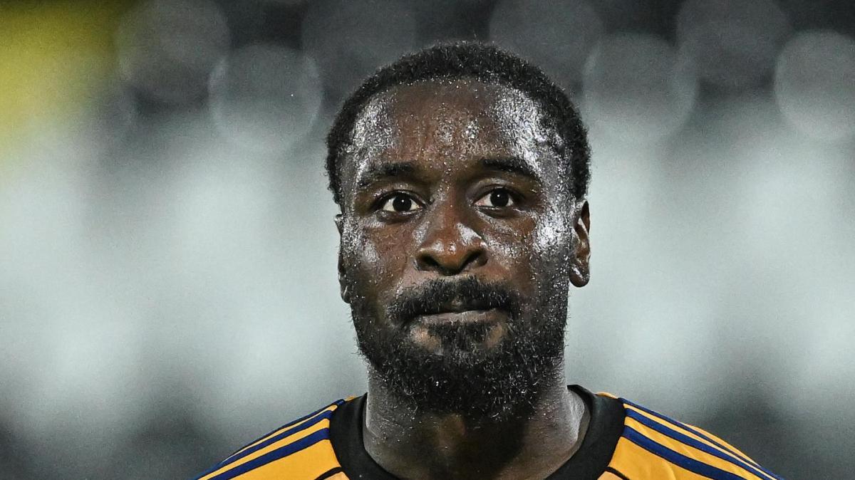 Cagliari, che sprint per Nzola: contratto deposito a 78 secondi dalla chiusura del calciomercato