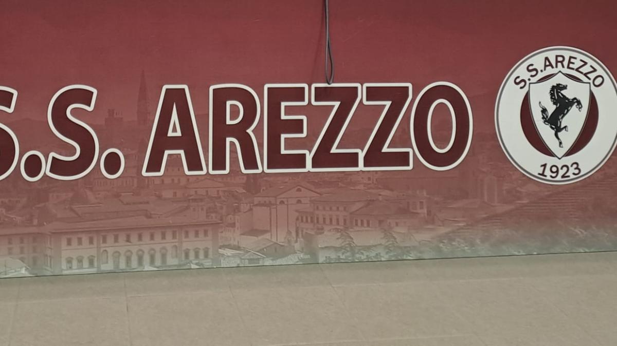L'Arezzo omaggia la Sardegna sui social: "Domo mea" accompagna l'ingresso della squadra all'Unipol Domus