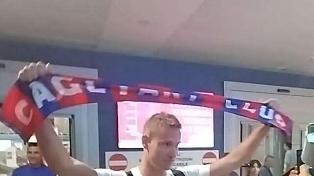Jankto ringrazia i tifosi rossoblù sui social: "Grazie per essere venuti a salutarmi in aeroporto! Forza Cagliari"