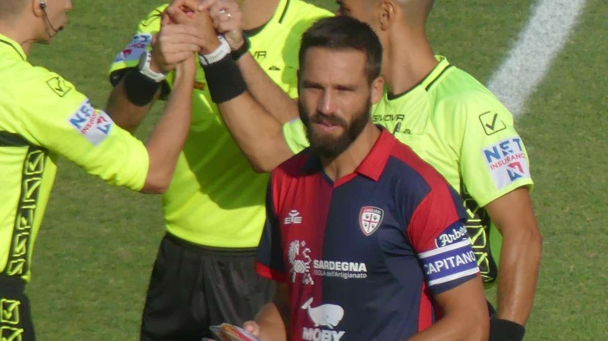 Cagliari, visita a sorpresa di capitan Pavoletti all'Exmé (FOTO)