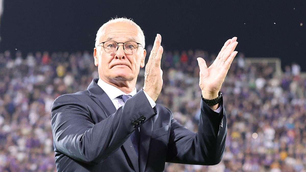 Il Gentleman Simoni a Ranieri. Il tecnico rossoblù: "Soddisfazione enorme". Balata: "Claudio divulgatore dei migliori valori dello sport"