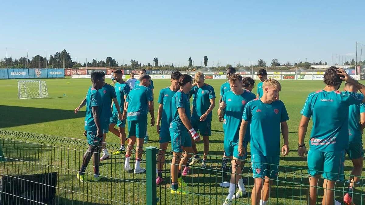 Cagliari, i biglietti per le amichevoli contro Como e Catanzaro in Valle d'Aosta
