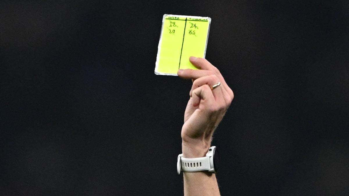 Parma-Cagliari, moviola Gazzetta: "Partita semplice. Regolare il gol, giusti i due gialli. Perenzoni ok"