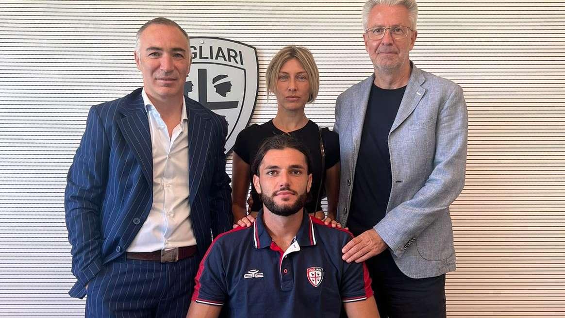 L'Unione Sarda - Dossena ministro della difesa. Lui gioca, il suo valore aumenta. Gi agenti: "Dalla C alla A, che crescita"