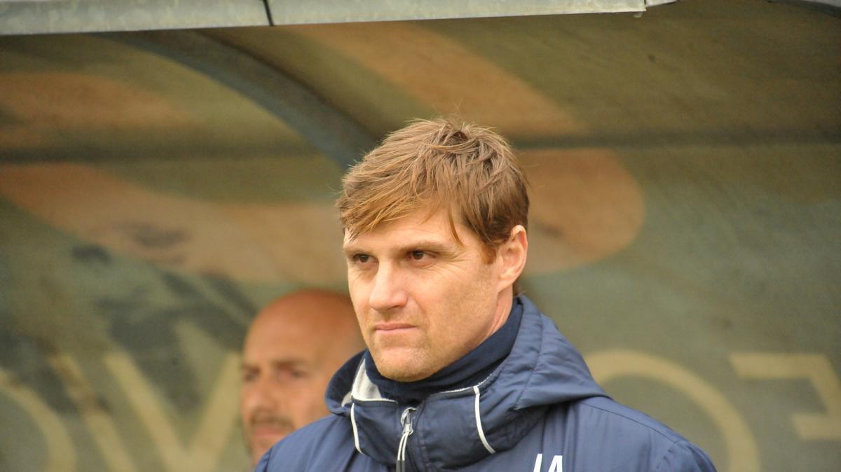 Luigi Apolloni: "Il Parma ha cambiato spartito tattico: Cuesta è passato dal 3-5-2 al 4-3-3, con l'obiettivo di veicolare un calcio più propositivo. Ma contro il Cagliari a prevalere sarà l'attenzione in fase difensiva. Massima vicinanza a Trepy"