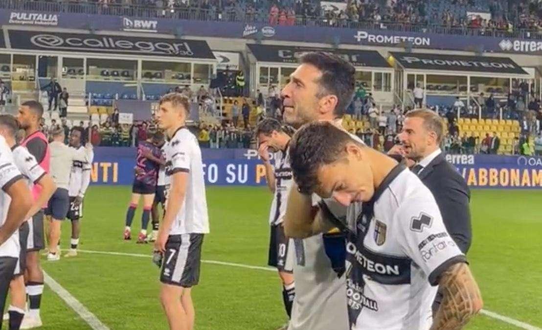 DAZN - Parma sotto la Curva dopo l'eliminazione. Le lacrime di Buffon per l'obiettivo sfumato (VIDEO)