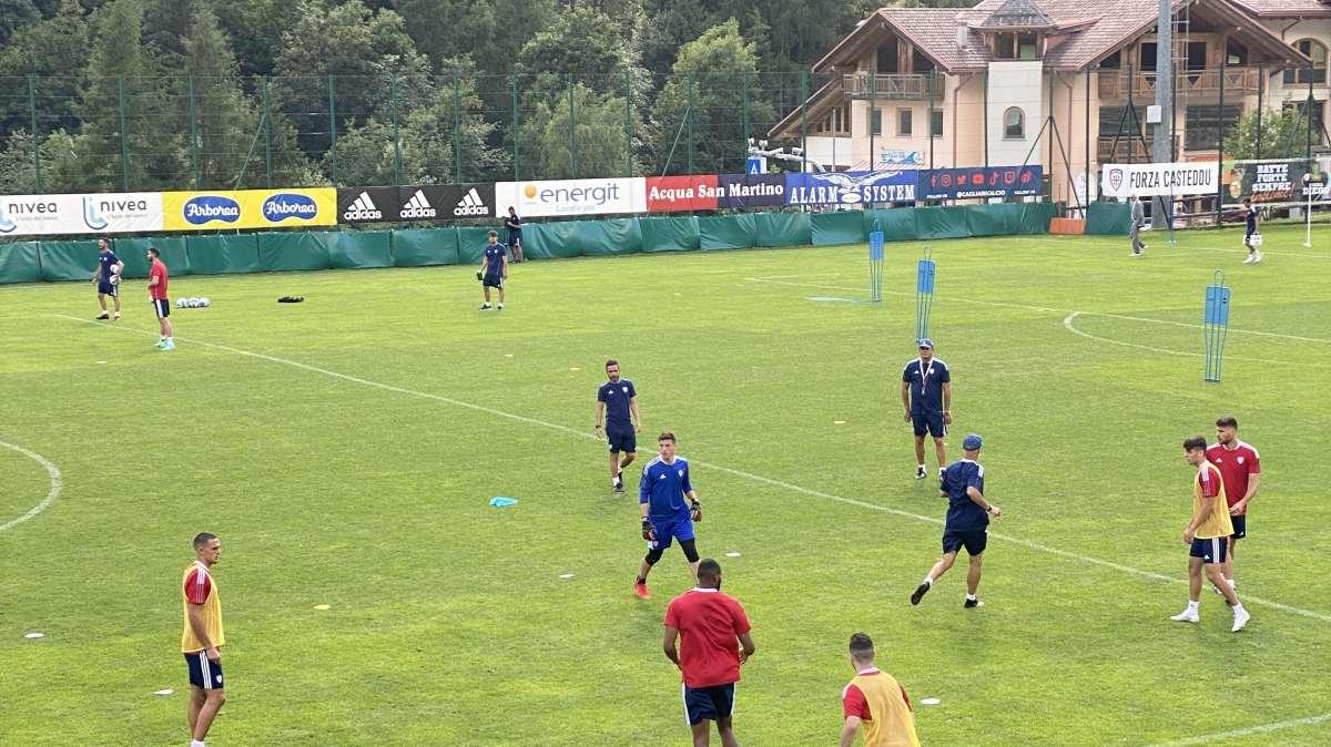 La Primavera ai nastri di partenza: rossoblù ad Assemini fino a sabato, poi la partenza per Isili