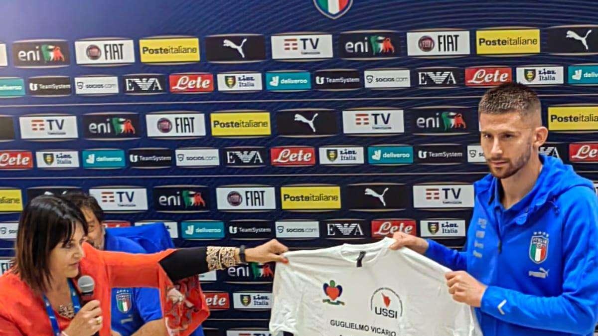 Vicario premiato a Coverciano: sta ospitando una famiglia ucraina