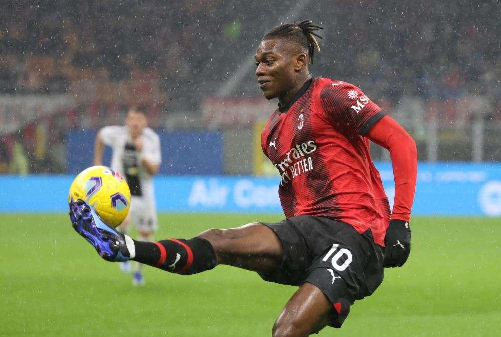 Milan: Leao ha svolto tutto l'allenamento in gruppo