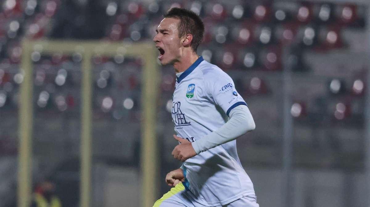 Cosenza, occhi in Serie C per il centrocampo: Denis Hergheligiu