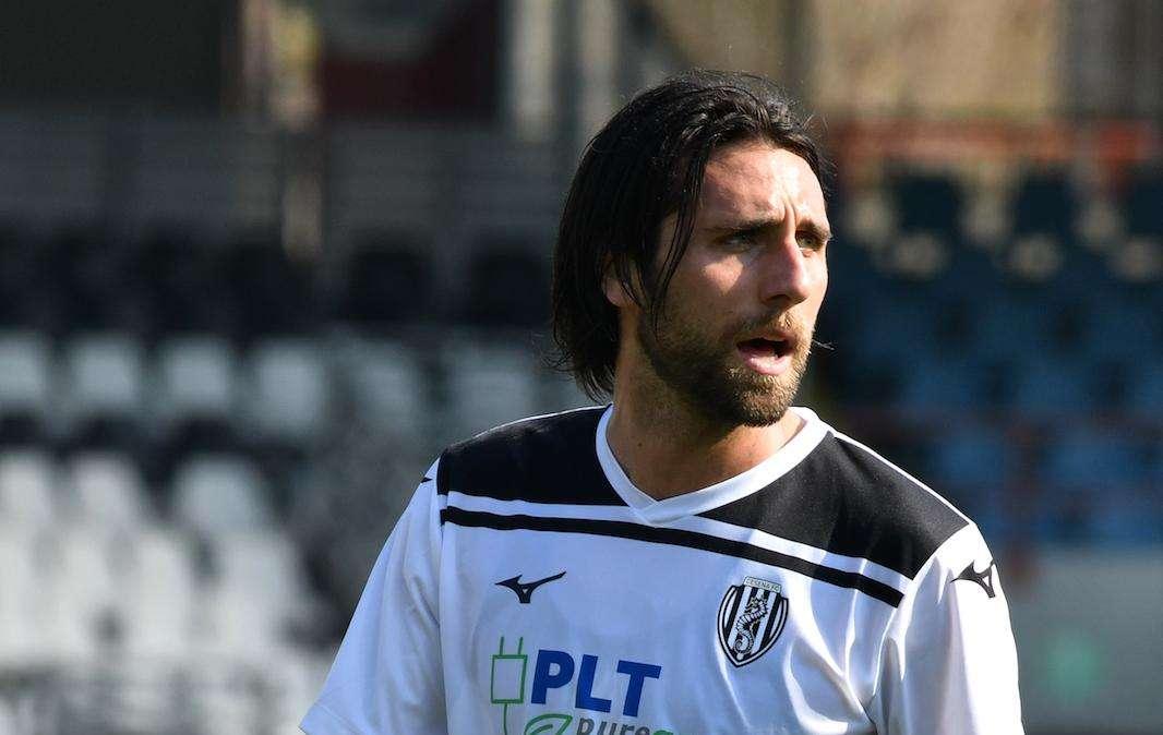 Vibonese, in avanti che fatica. Pronto ad esordire Lorenzo Sorrentino
