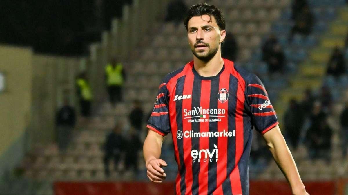 Crotone, altro addio eccellente? Trattativa con il Foggia per Antonino Musso
