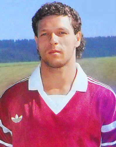 Vincenzo Onorato, il Guerriero che Accese l’Anima Amaranto