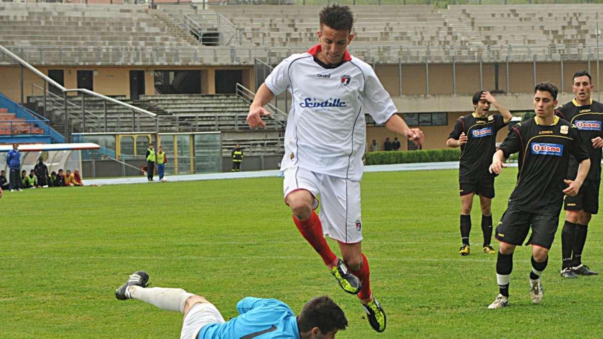 Nissa, per rinforzare il centrocampo arriva un ex centrocampista della Reggina