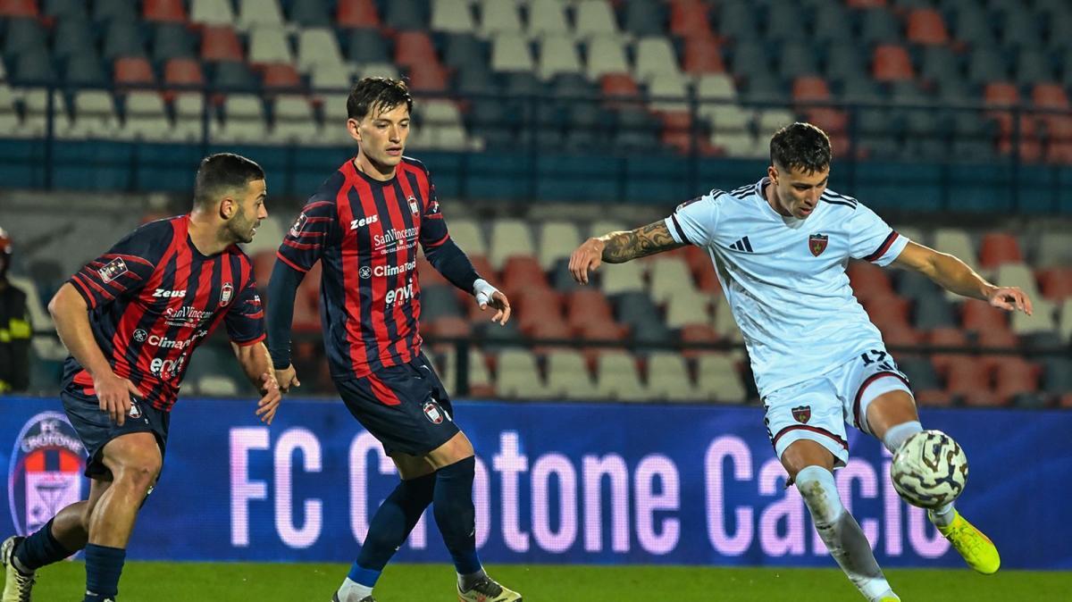 Coppa Italia Serie C, cambia la data del derby: Crotone-Cosenza si giocherà il 16 agosto