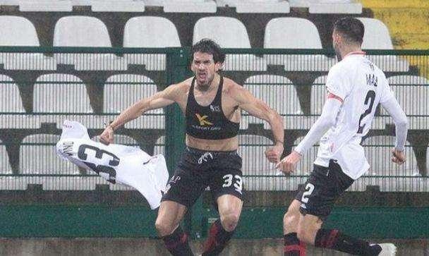 Crotone, per l'attacco interessa anche Costantino del Monterosi