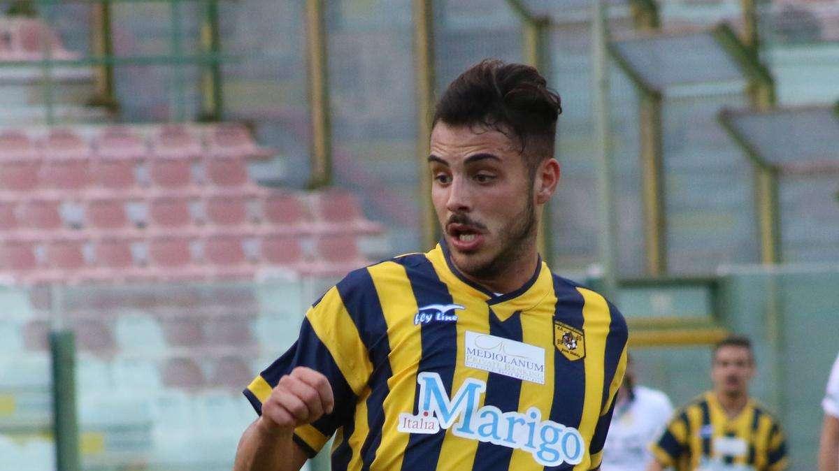 Crotone, tra i possibili partenti c'è anche il bomber Guido Gomez