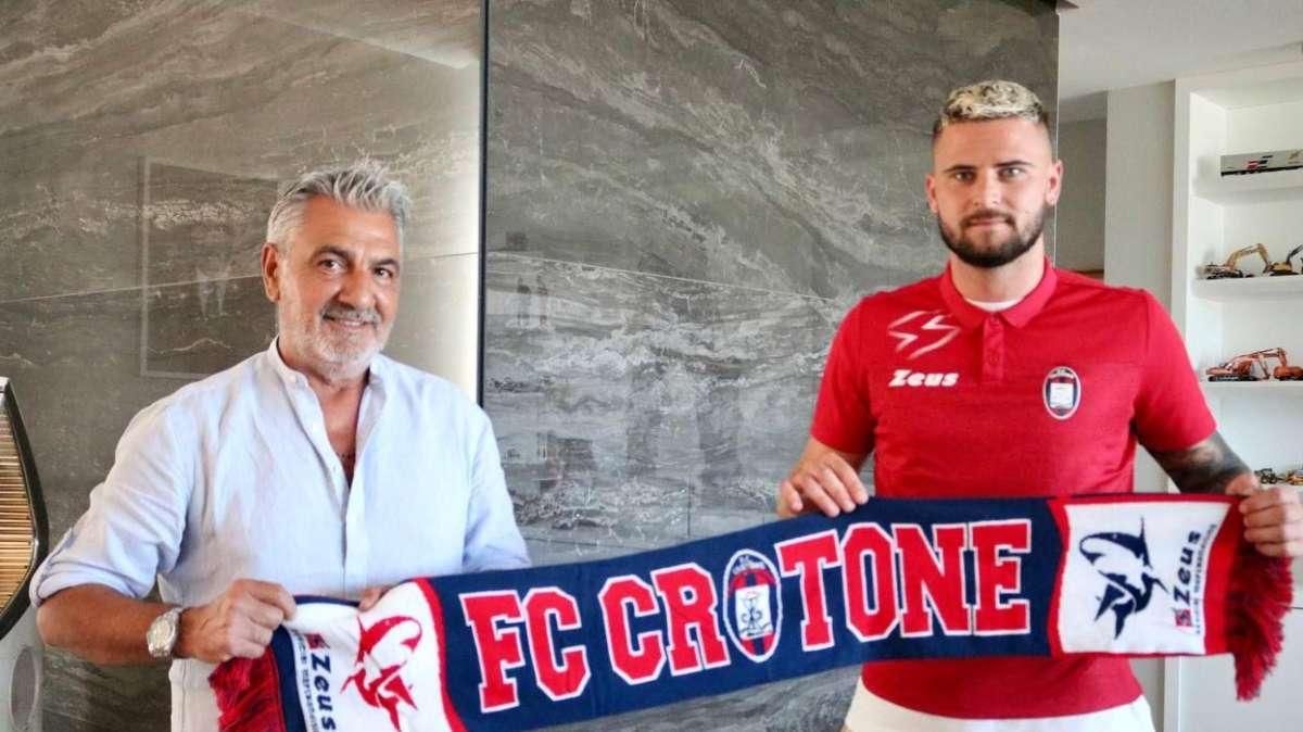 Crotone, domani l'iscrizione: poi Vrenna a colloquio con Confindustria