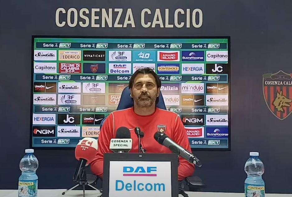 Cosenza, Viali deve lavorare dietro: è la peggior difesa della Serie B