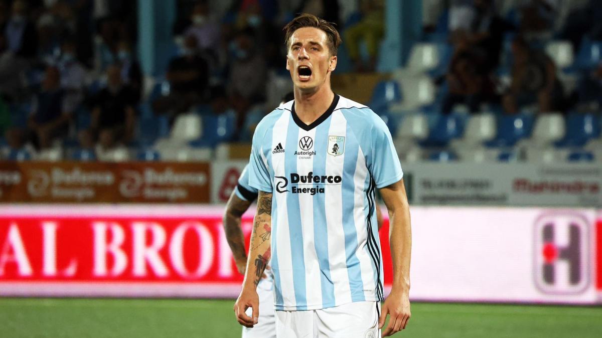 Reggina, nome nuovo per l'attacco: Andrea Magrassi. Concorrenza in C