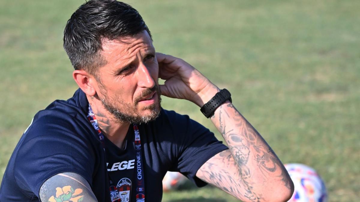 Crotone, questa sera allo Scida il primo esame: contro il Cosenza nasce la nuova squadra di Greco
