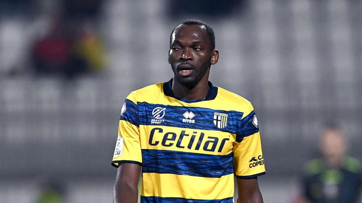 Reggina, nuova idea per l'attacco: il gigante nigeriano Simy