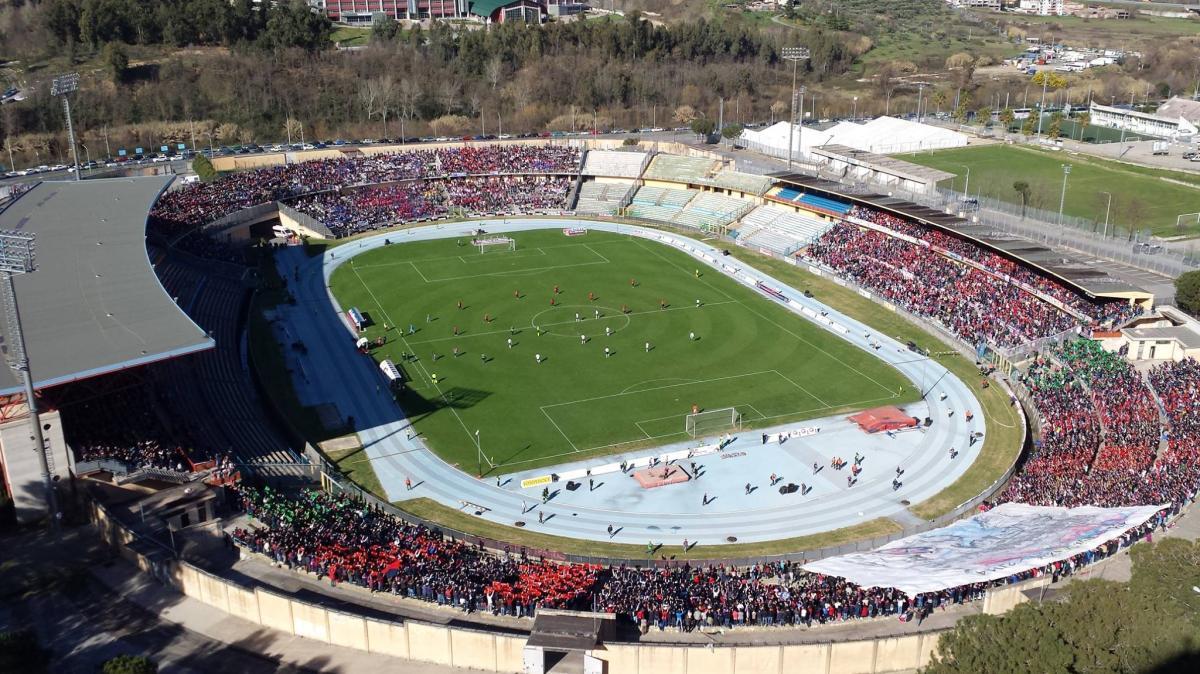 Cosenza, il Consiglio di Stato sospende lo stop allo stadio: accolto l’appello