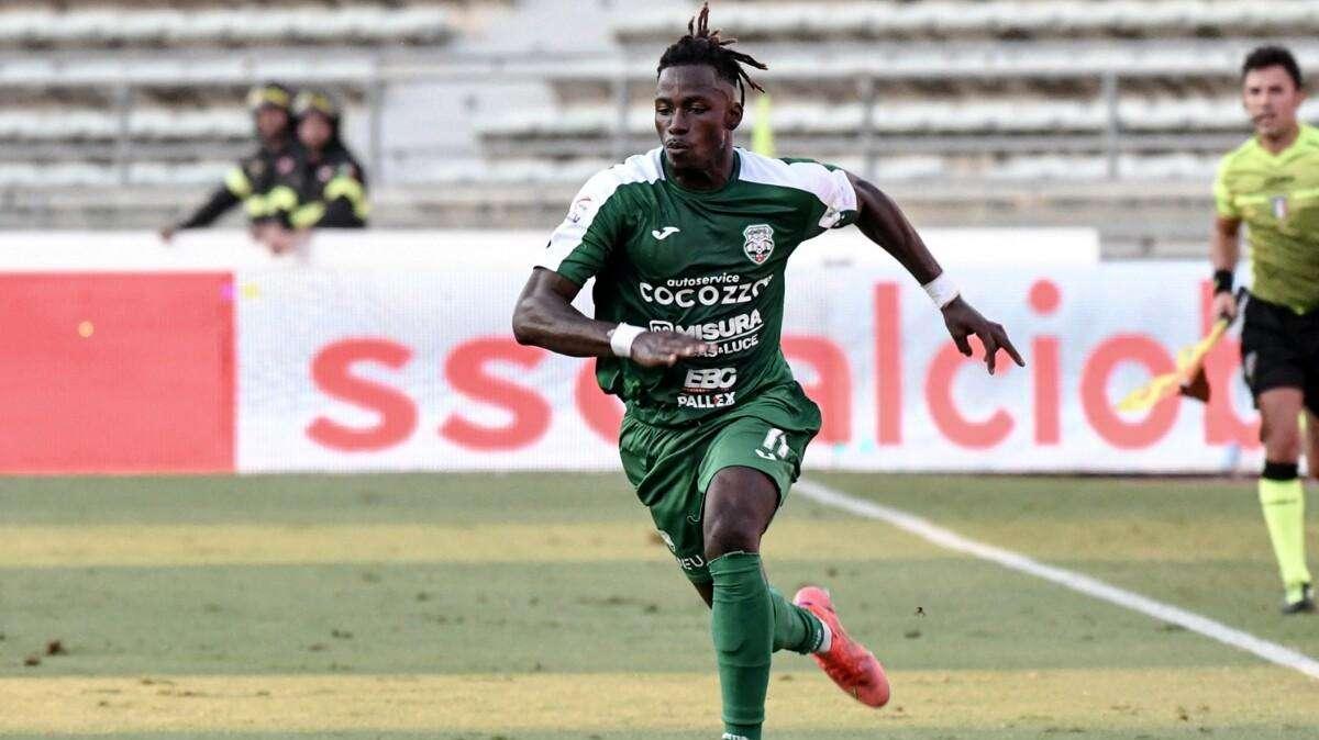 Cosenza, per le fasce spunta l'idea Abdoul Guiebre del Monopoli