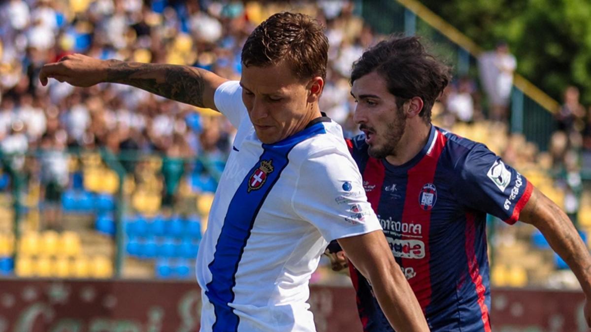 Savoia-Crotone, gli squali strappano un punto: Zunno firma il pari