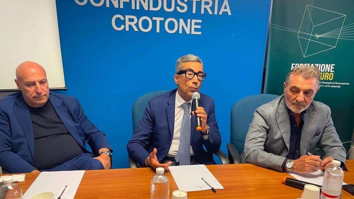 Crotone iscritto al campionato, Vrenna lancia l’appello: “Ora serve l’aiuto della città”
