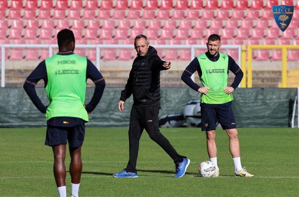 Lecce, due assenti nell'allenamento mattutino. Domani la rifinitura