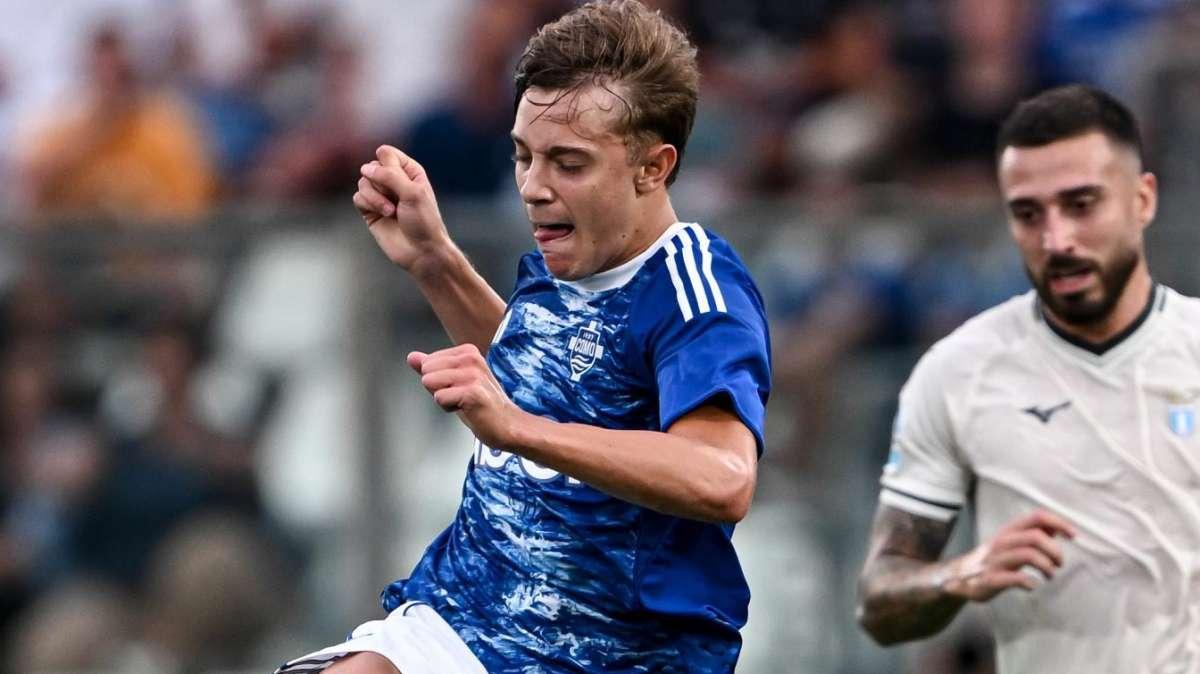Rodriguez: "Fabregas mi chiede di aiutare anche in difesa, la priorità è la squadra"