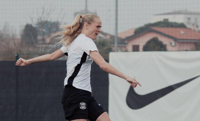 Como Women saluta Mathilde Kruse Madsen