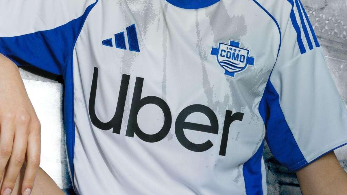 Il Como svela la seconda maglia per la stagione 2025/2026