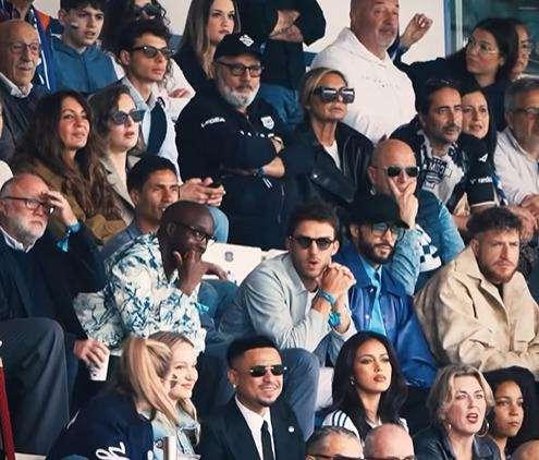 Il Como batte il Genoa e ottiene un successo storico. Ecco chi c'era in tribuna 