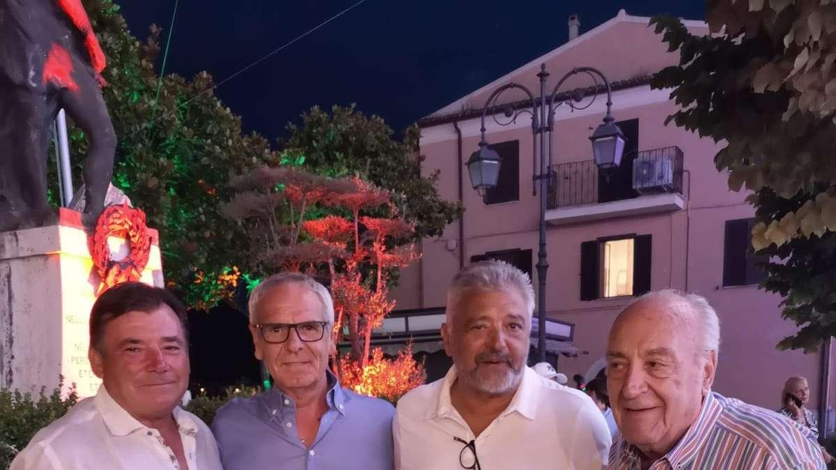 Il gruppo al completo. 