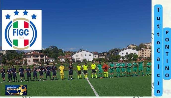 Le due squadre schierate 