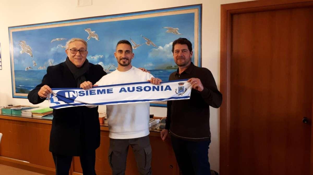 Al centro Stefano Aquilani   