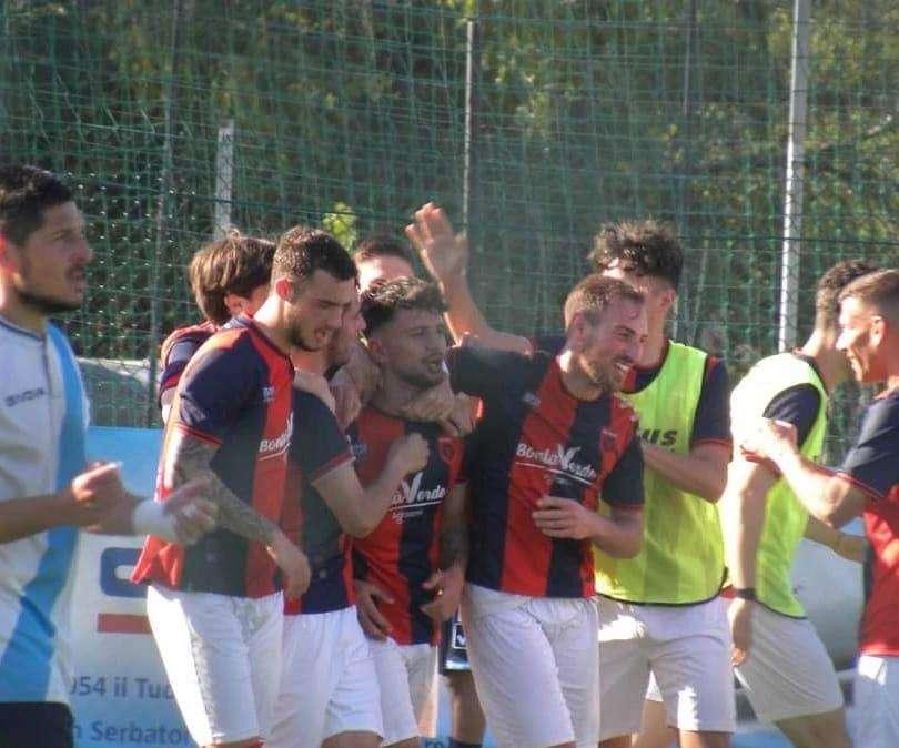 La gioia dopo il gol di Vanini