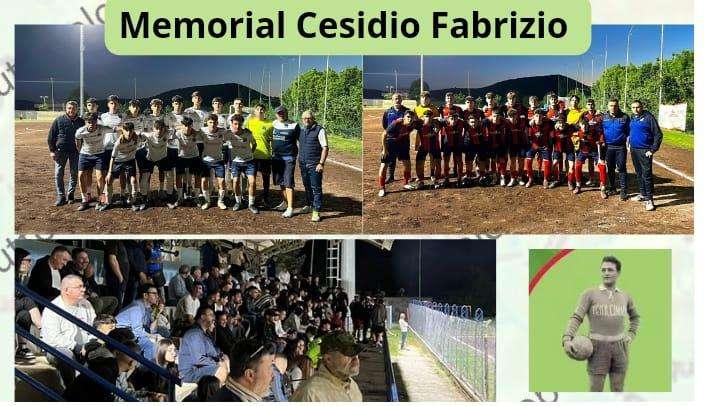 Tanta gente sugli spalti    