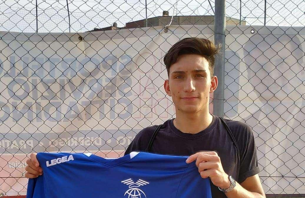 Caschera l'autore del gol. 