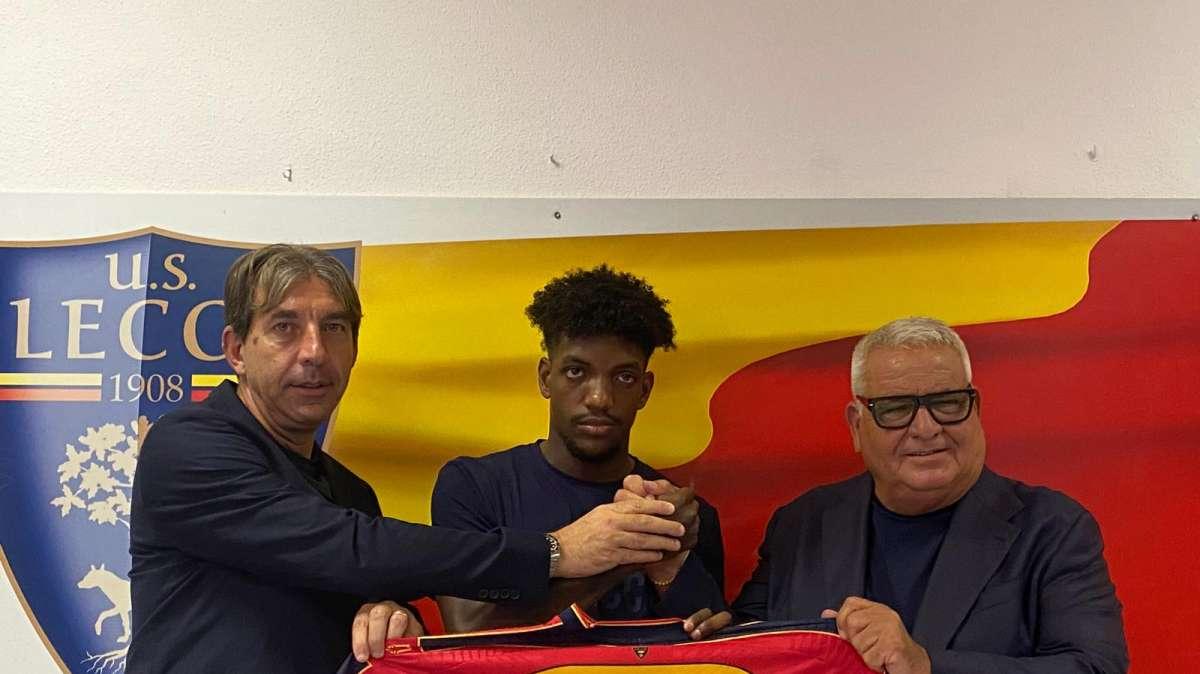 Lecce, Pelmard: “Ho le caratteristiche per ricoprire più ruoli della difesa”