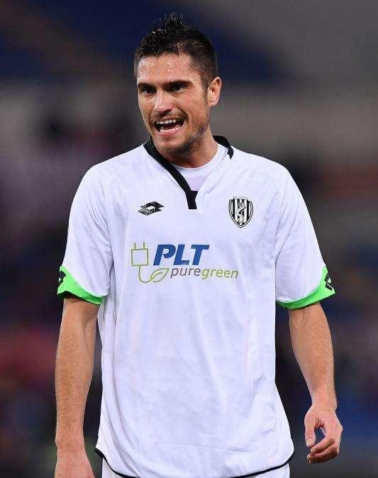 Il mercato a mezzanotte - Foggia, nei prossimi giorni si stringe per Perticone. Lecce, per ora Vucinic è un sogno. Bari, Krajnc e Capradossi per la retroguardia. Virtus, bloccato Buono