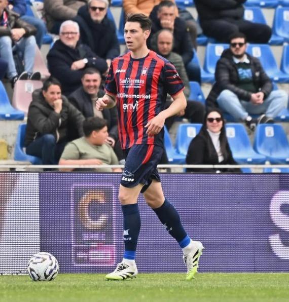 Bari, definita la trattativa per il difensore del Crotone Niccolò Cocetta
