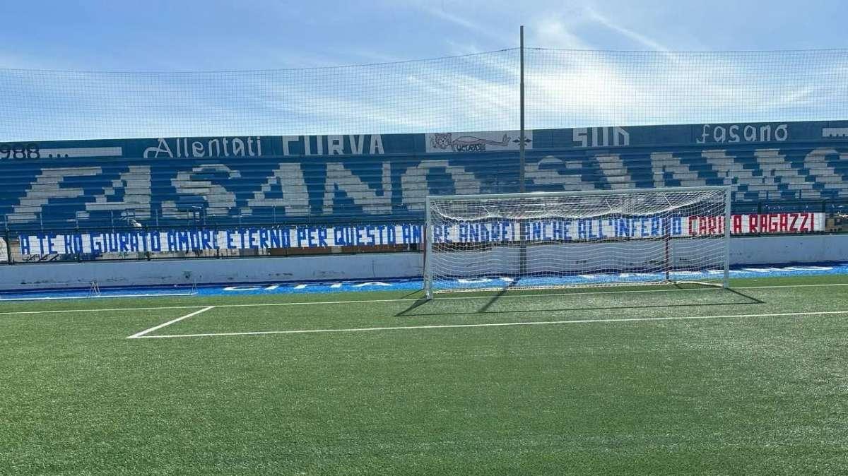 Fasano, i tifosi caricano la squadra in vista del derby contro il Martina
