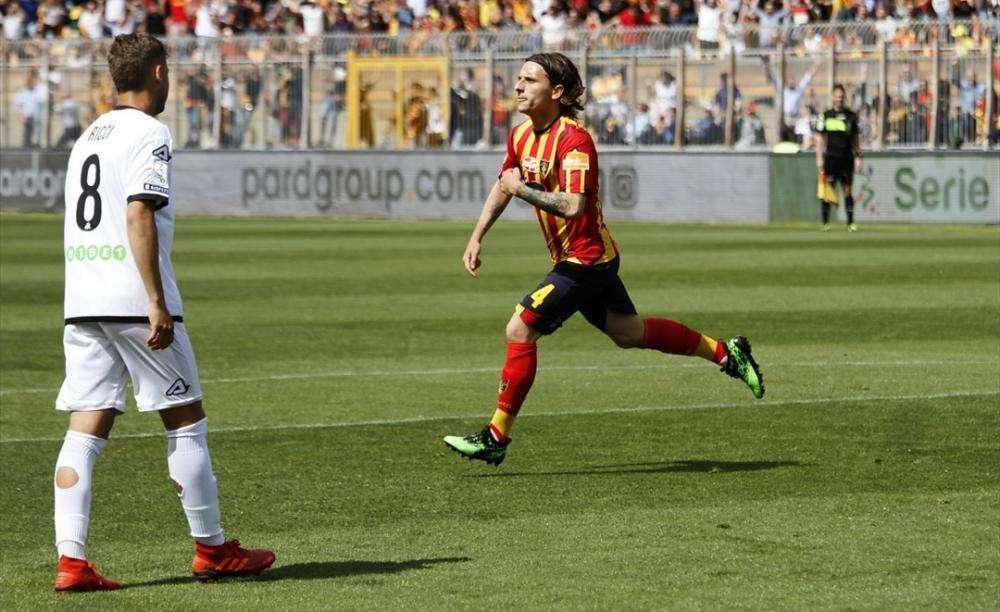 UFFICIALE - Lecce, rinnovo del contratto per Petriccione
