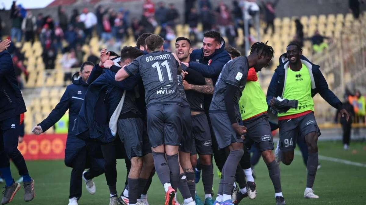 Cosenza-Bari, snodo cruciale: playoff a rischio, urge una svolta