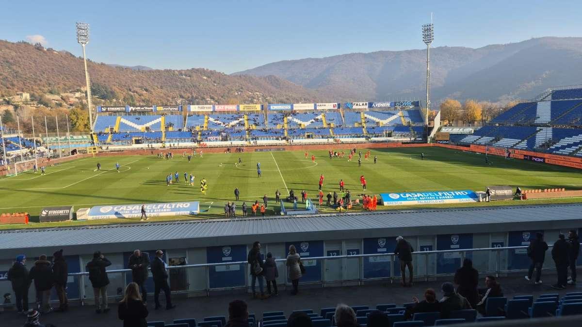 Le formazioni ufficiali di Brescia-Bari: Longo opta per il doppio trequartista