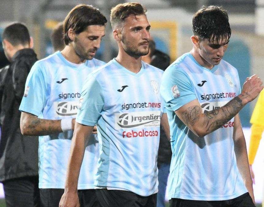 Magia di Solcia, poi Patierno-Enyan nel finale: la Virtus supera 3-0 il Taranto