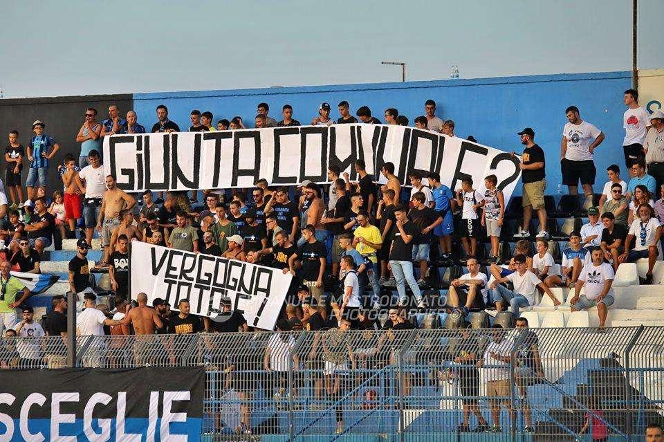 Bisceglie, botta e risposta ultras-sindaco per i mancati seggiolini al 'Ventura'